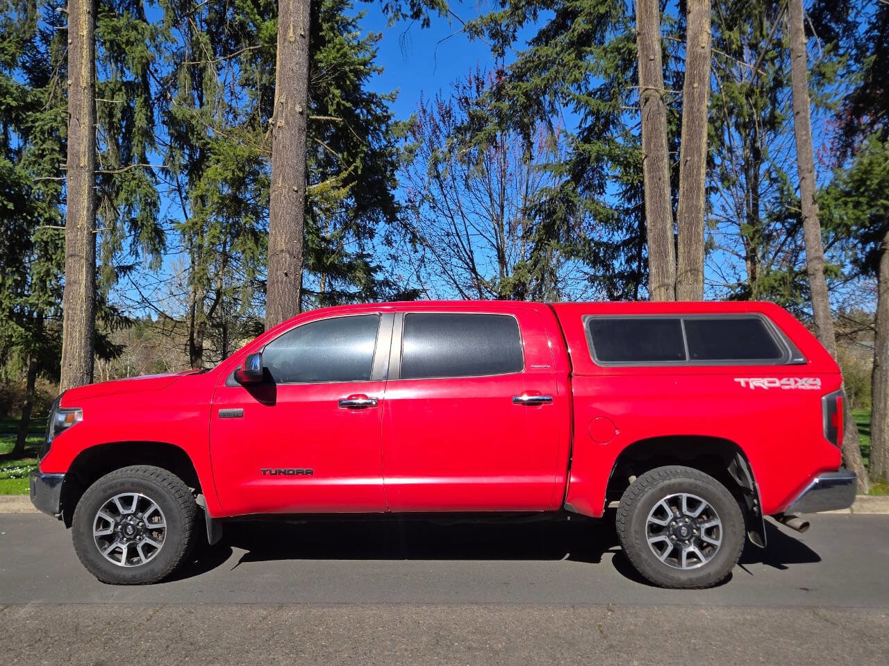 Used 2014 Toyota Tundra Limited w/ Limited Premium Package image 10