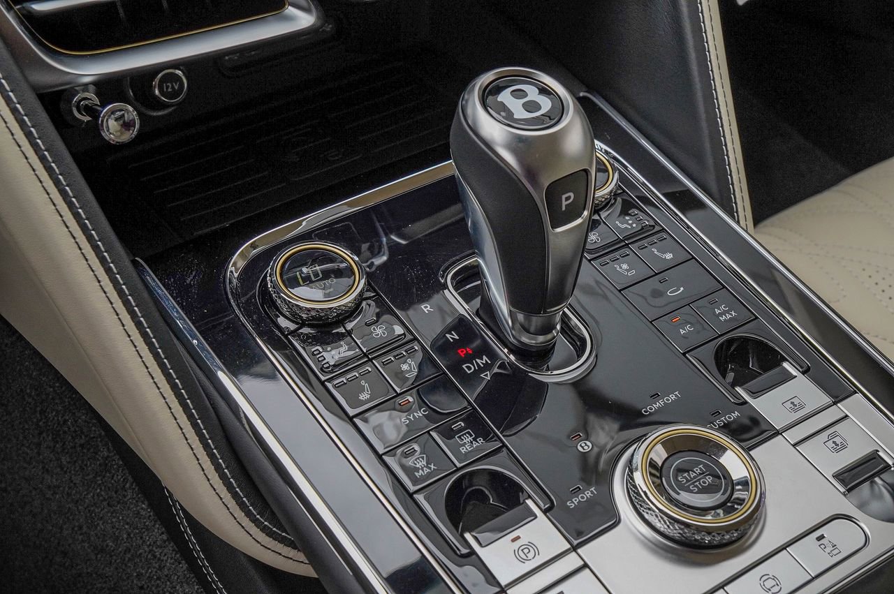 New 2026 Bentley Flying Spur Plug-In Hybrid image 30