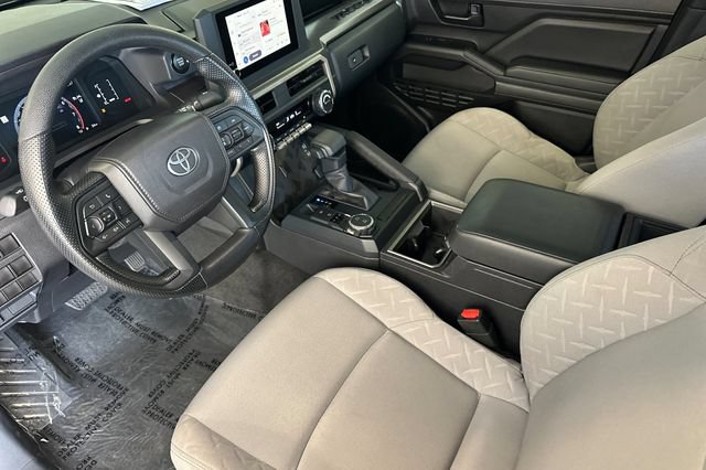 Used 2025 Toyota Tacoma SR5 AWD/4WD image 11