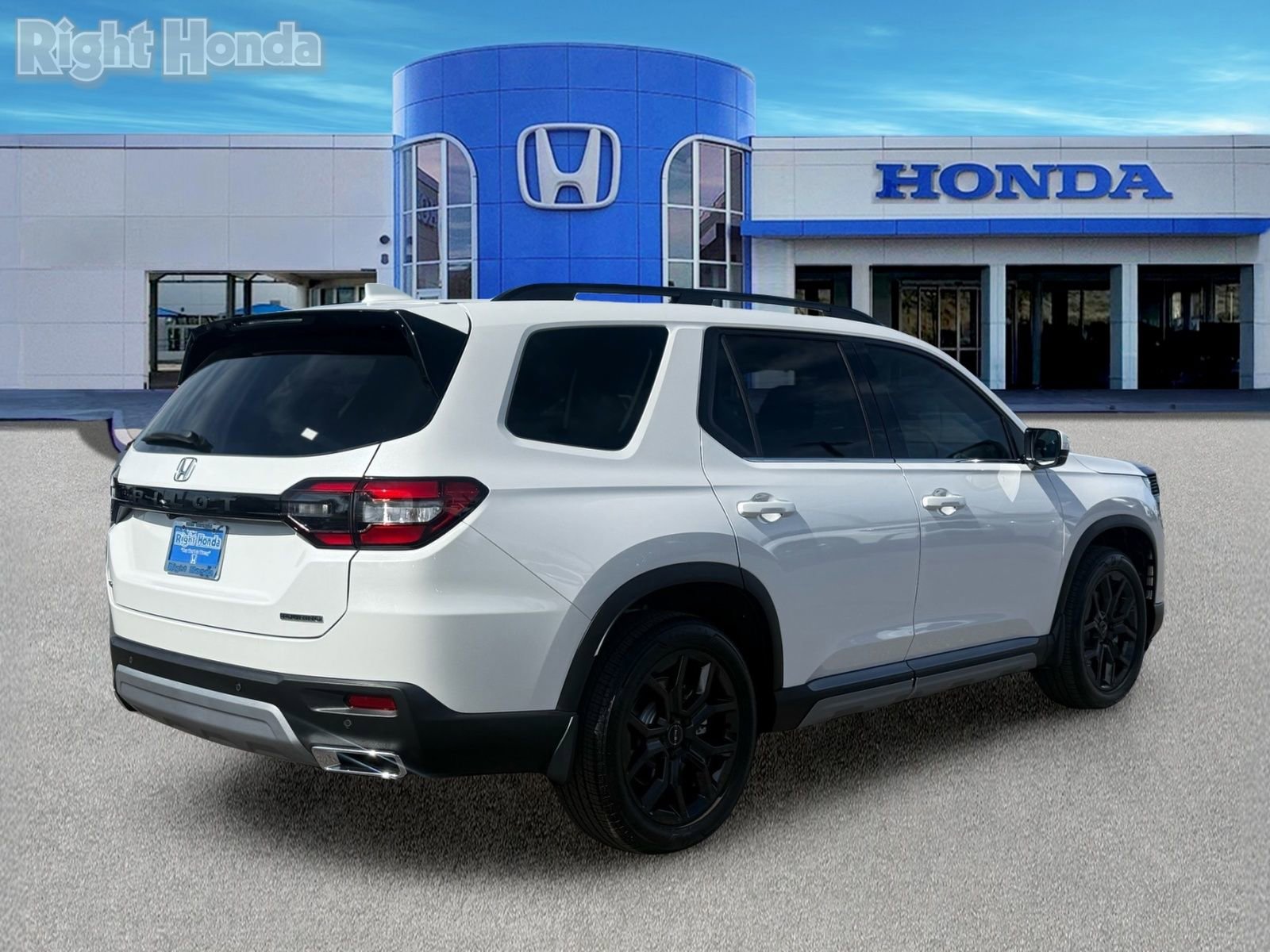 Certified 2025 Honda Pilot Touring image 8