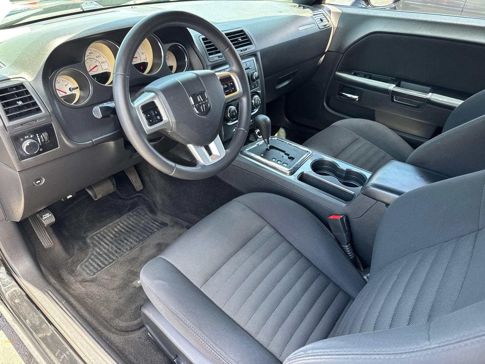 Used 2014 Dodge Challenger SXT RWD image 14