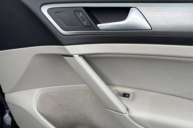 Used 2016 Volkswagen Golf S image 19