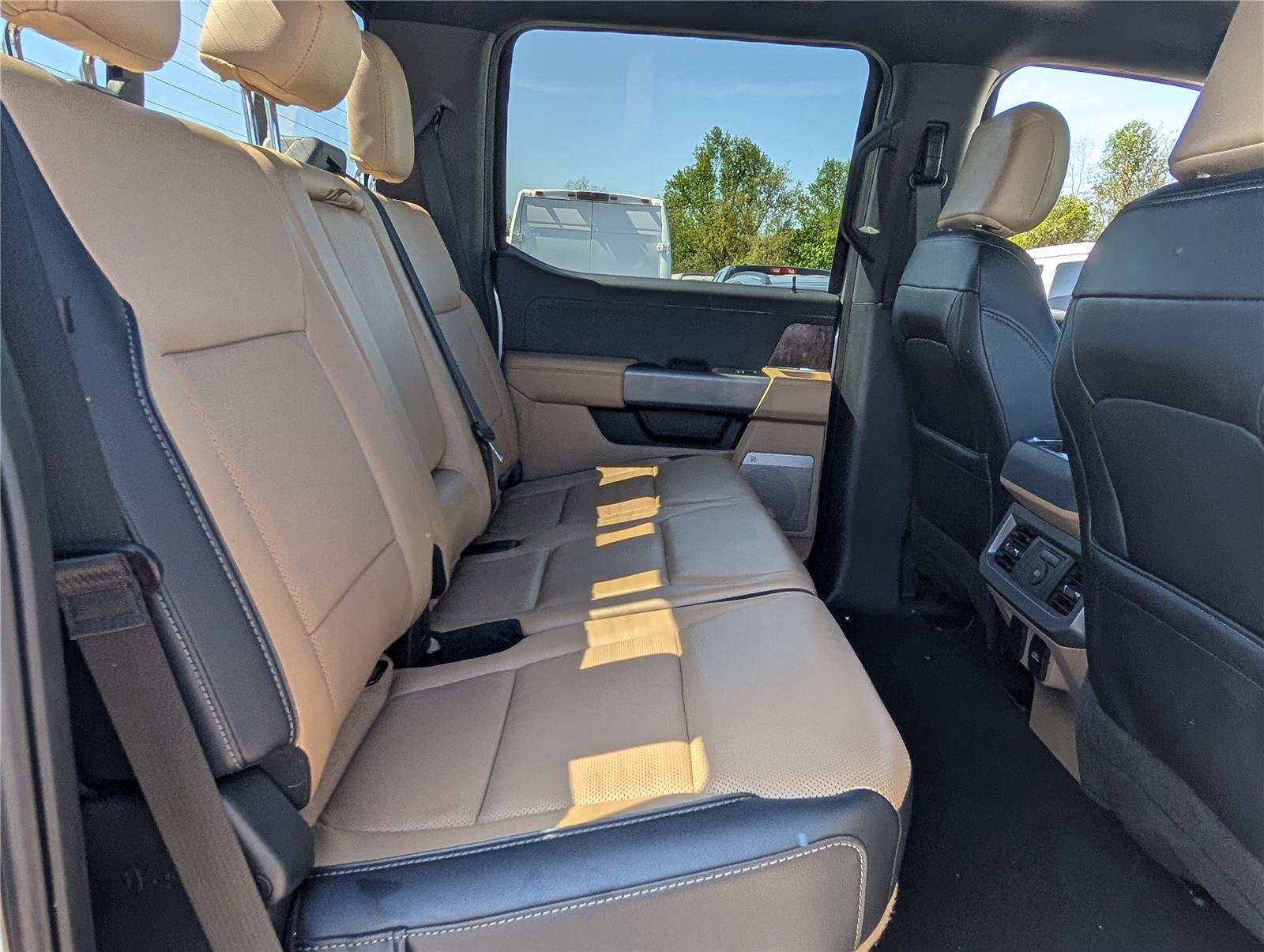 Used 2023 Ford F250 Lariat w/ Tremor Off-Road Package AWD/4WD image 14