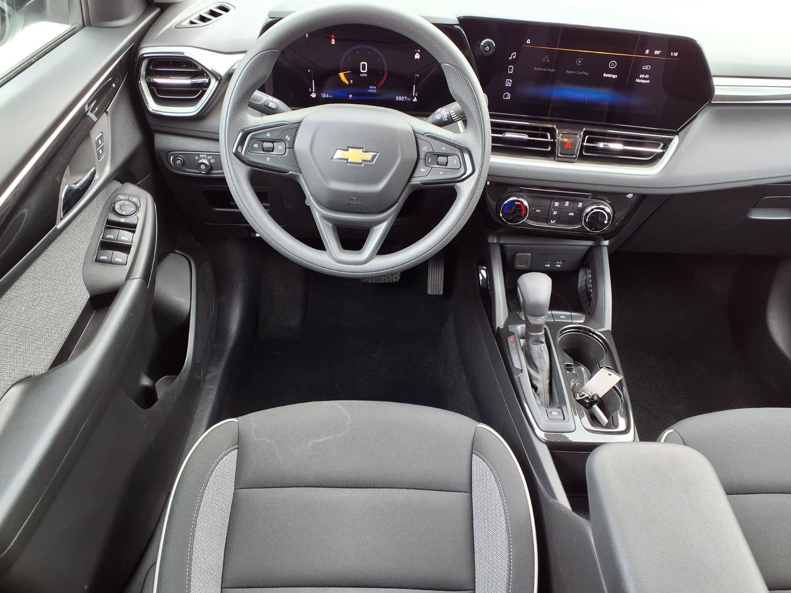 Used 2025 Chevrolet TrailBlazer LT w/ Driver Confidence Package FWD image 2