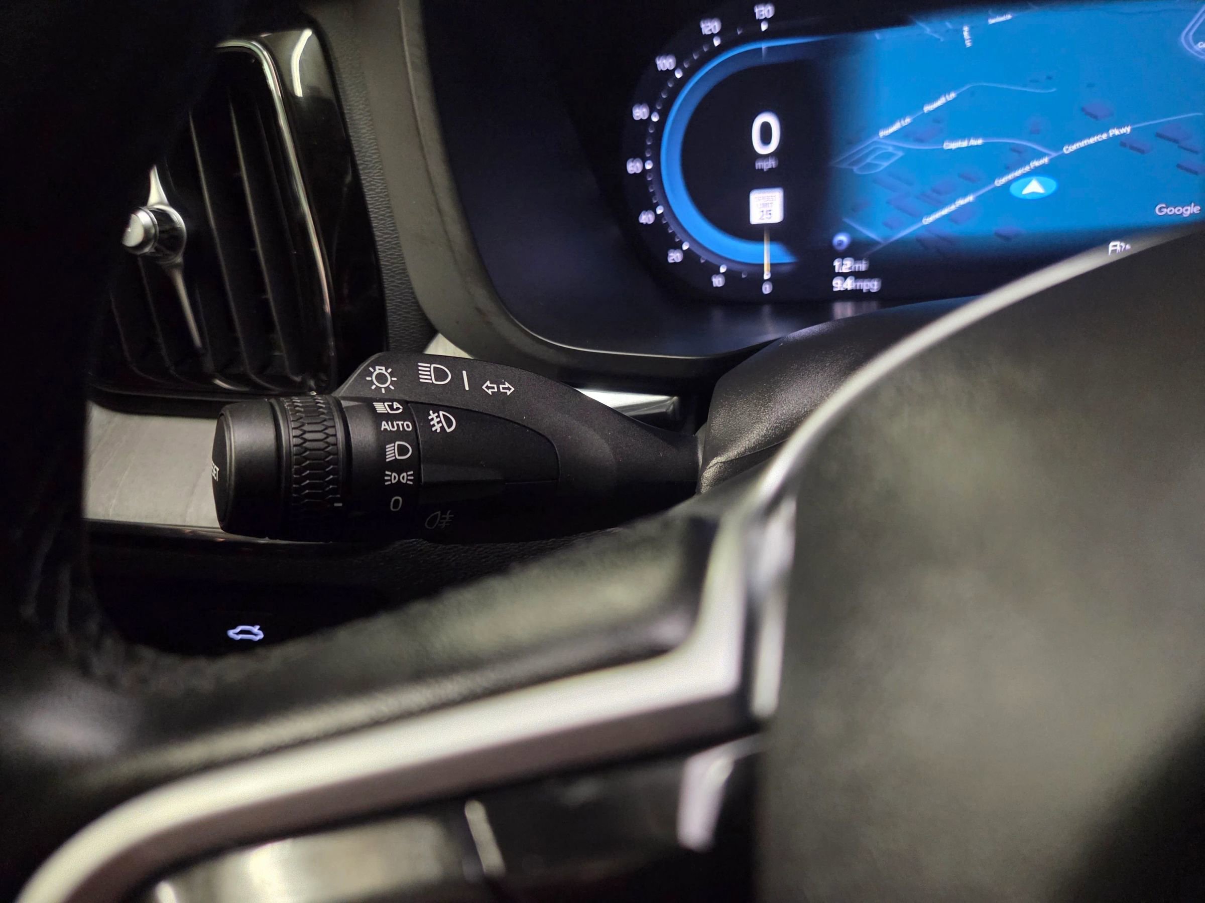 Used 2025 Volvo XC60 B5 Plus image 23