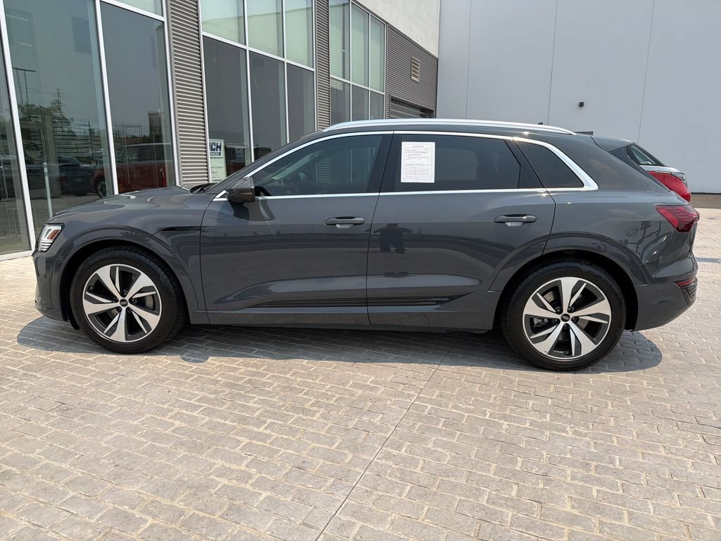 Used 2024 Audi Q8 e-tron Premium Plus w/ Premium Plus Package AWD/4WD image 2