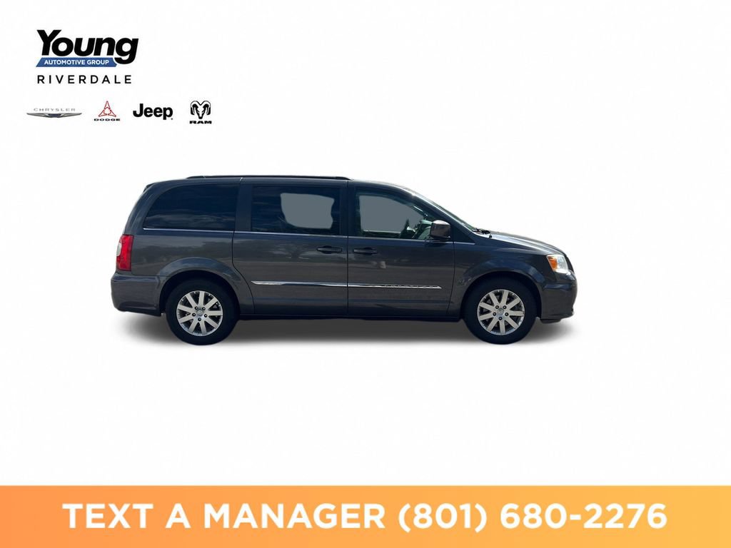 Used 2016 Chrysler Town & Country Touring FWD image 6