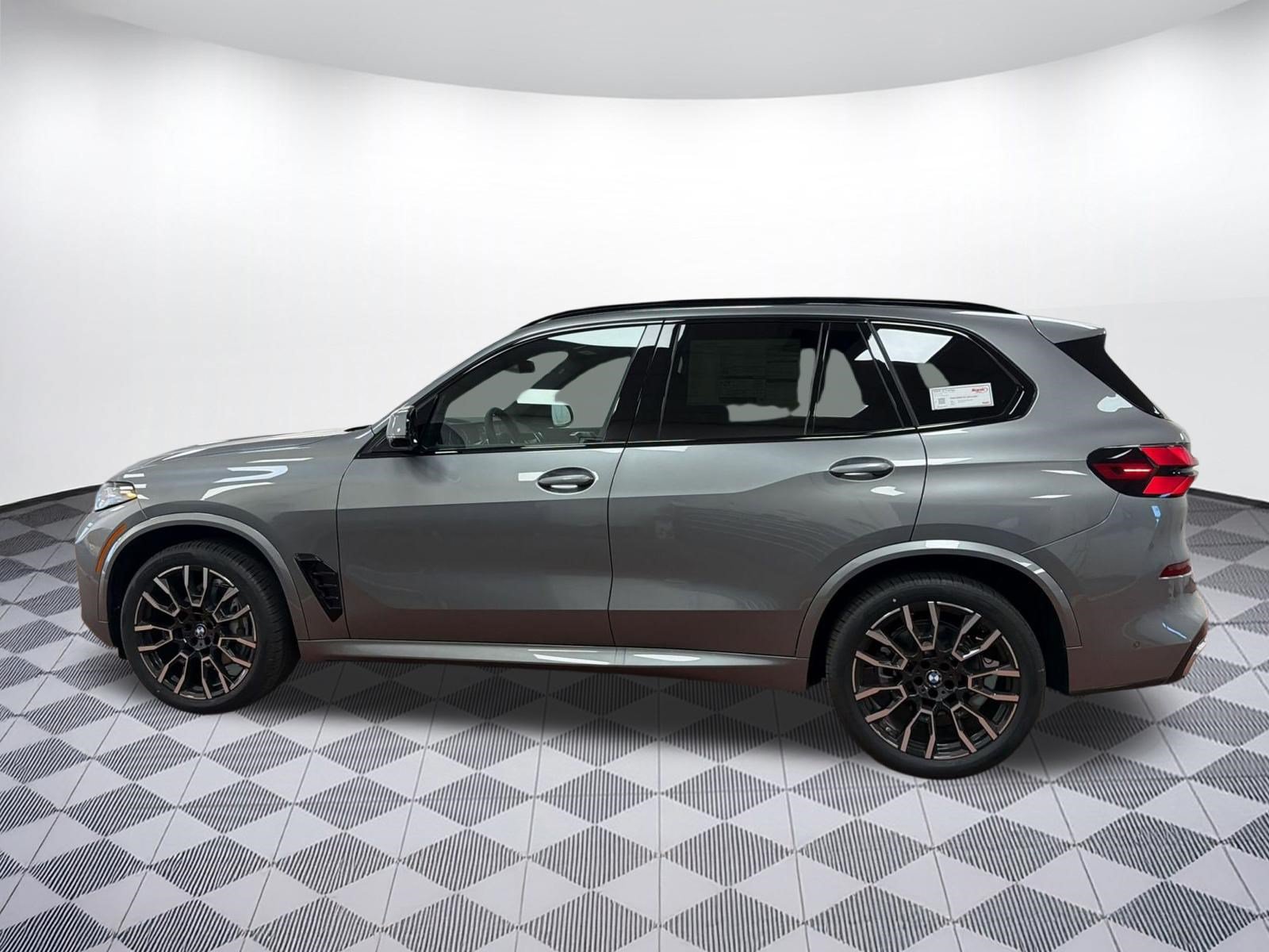 Used 2026 BMW X5 xDrive40i w/ M Sport Package AWD/4WD image 2