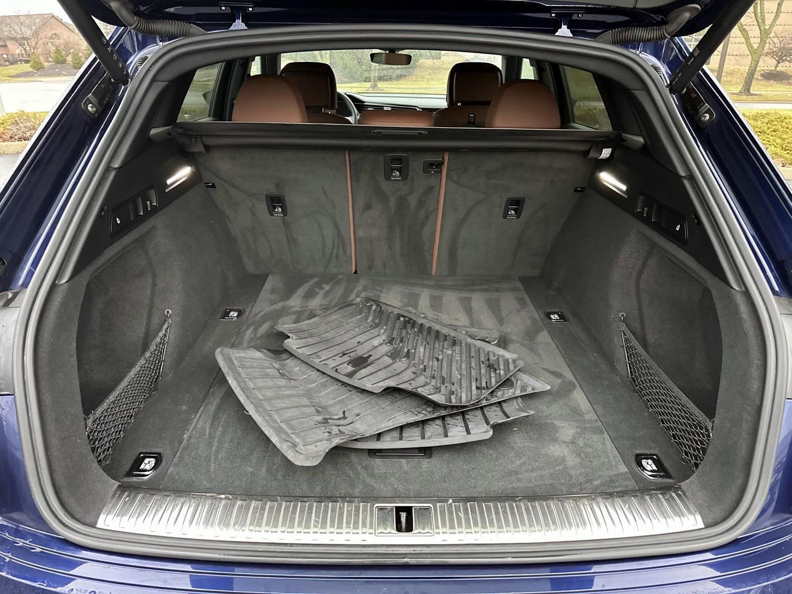 Used 2022 Audi e-tron Premium Plus image 9