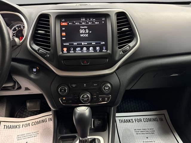 Used 2018 Jeep Cherokee Latitude Plus w/ Comfort/Convenience Group image 18