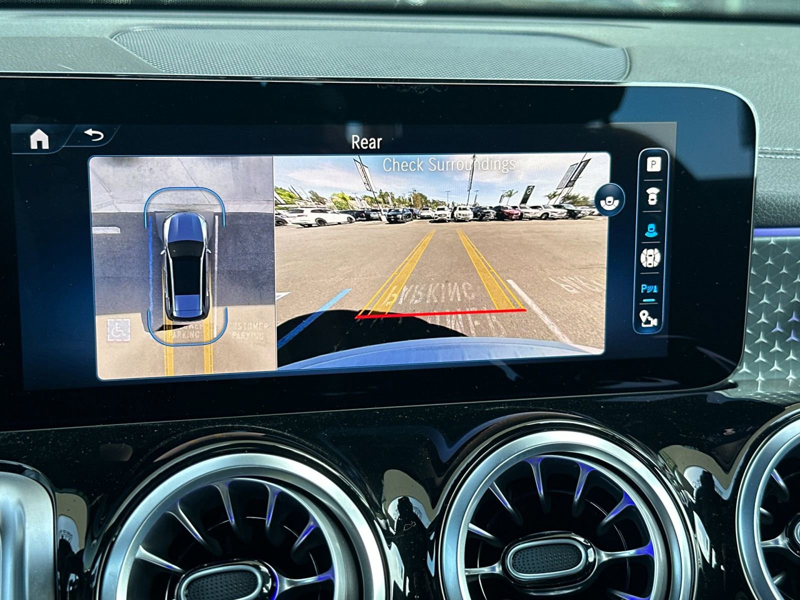 Used 2024 Mercedes-Benz GLB 35 AMG 4MATIC image 22