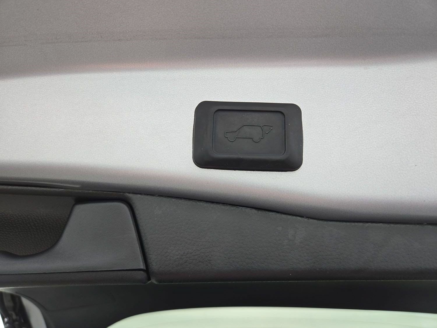 Certified 2025 Toyota RAV4 SE w/ Convenience Package AWD/4WD image 32