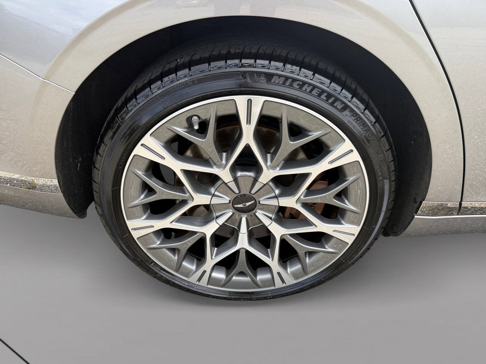 Used 2025 Genesis G90 3.5T AWD/4WD image 5