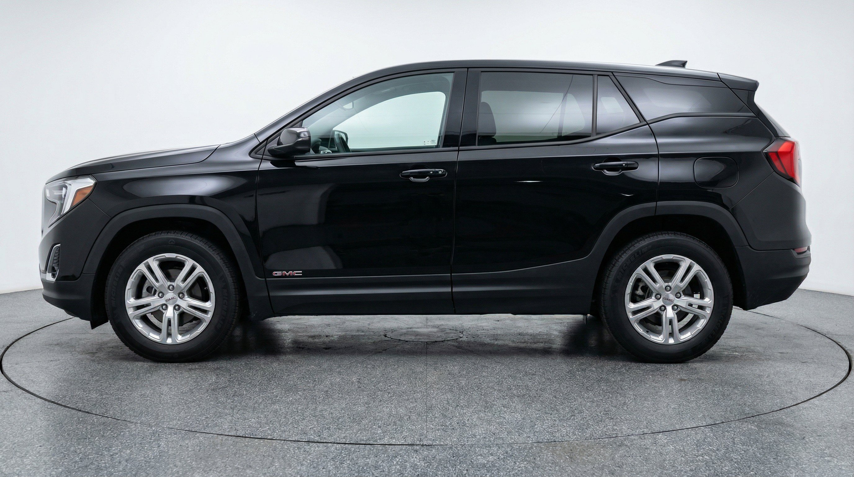 Used 2024 GMC Terrain SLE FWD image 5