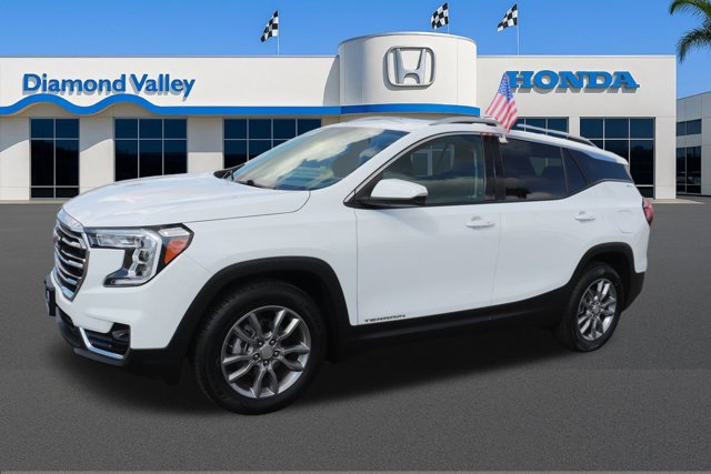 Used 2024 GMC Terrain SLT image 3