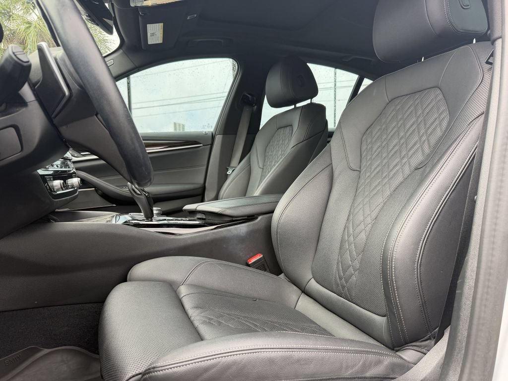 Used 2021 BMW 540i w/ Premium Package RWD image 9