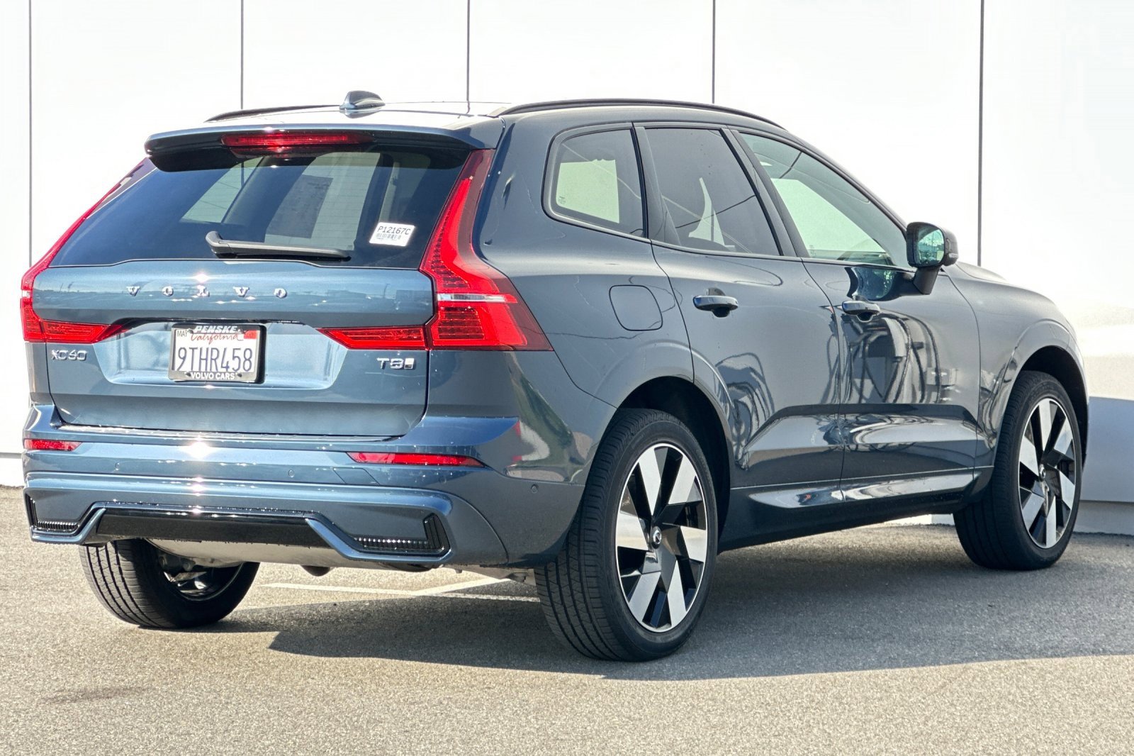 Certified 2025 Volvo XC60 T8 Plus w/ Protection Package Premier image 5