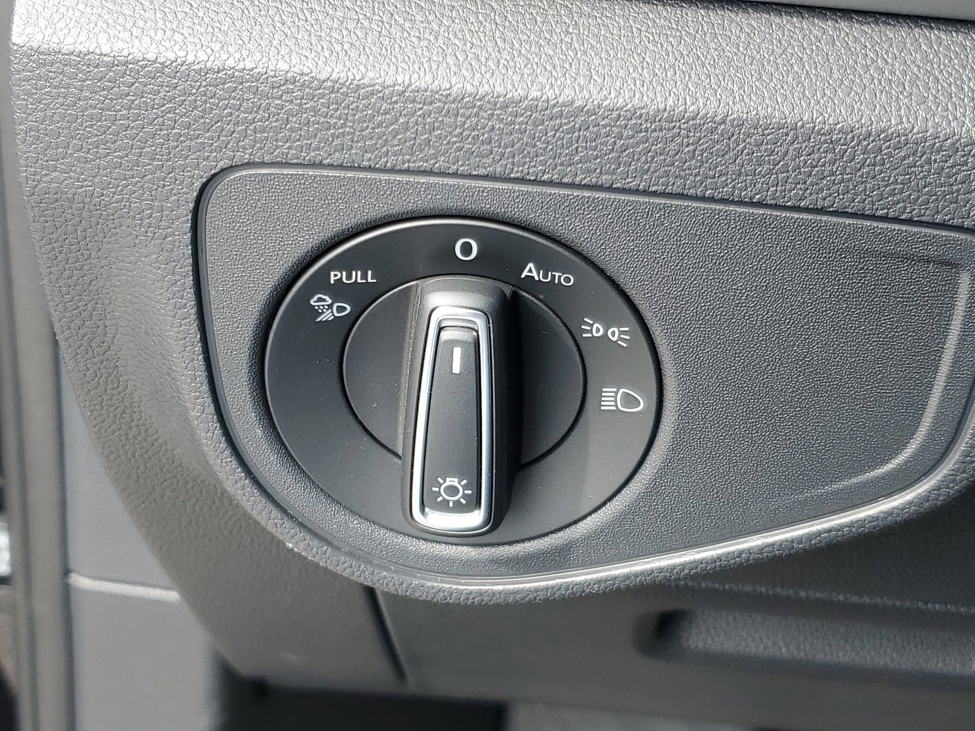 Used 2022 Volkswagen Atlas Cross Sport SE w/ Panoramic Sunroof Package image 22