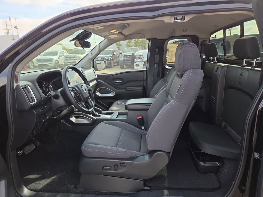 Used 2025 Nissan Frontier SV image 10
