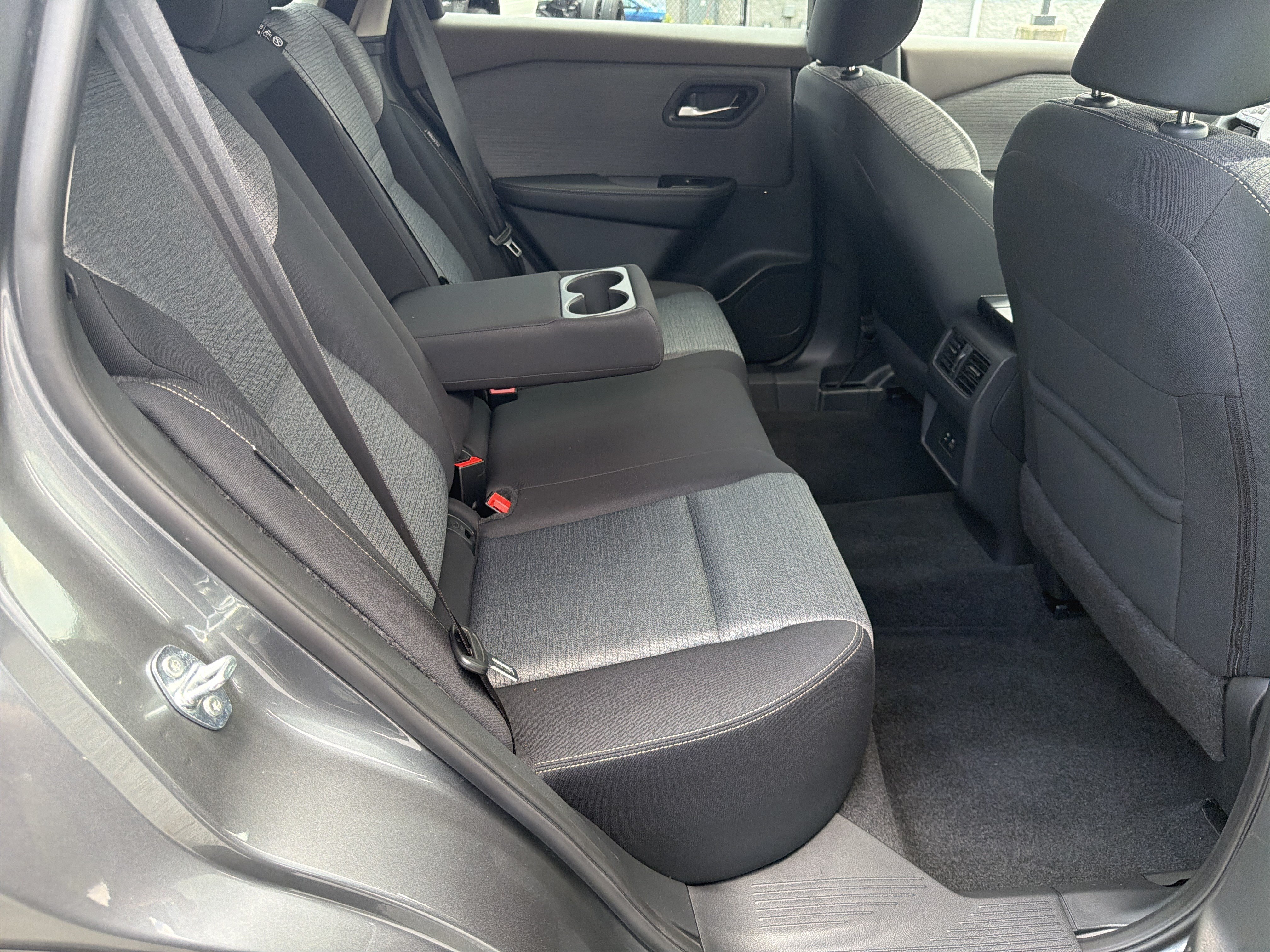 Used 2023 Nissan Rogue SV AWD/4WD image 18