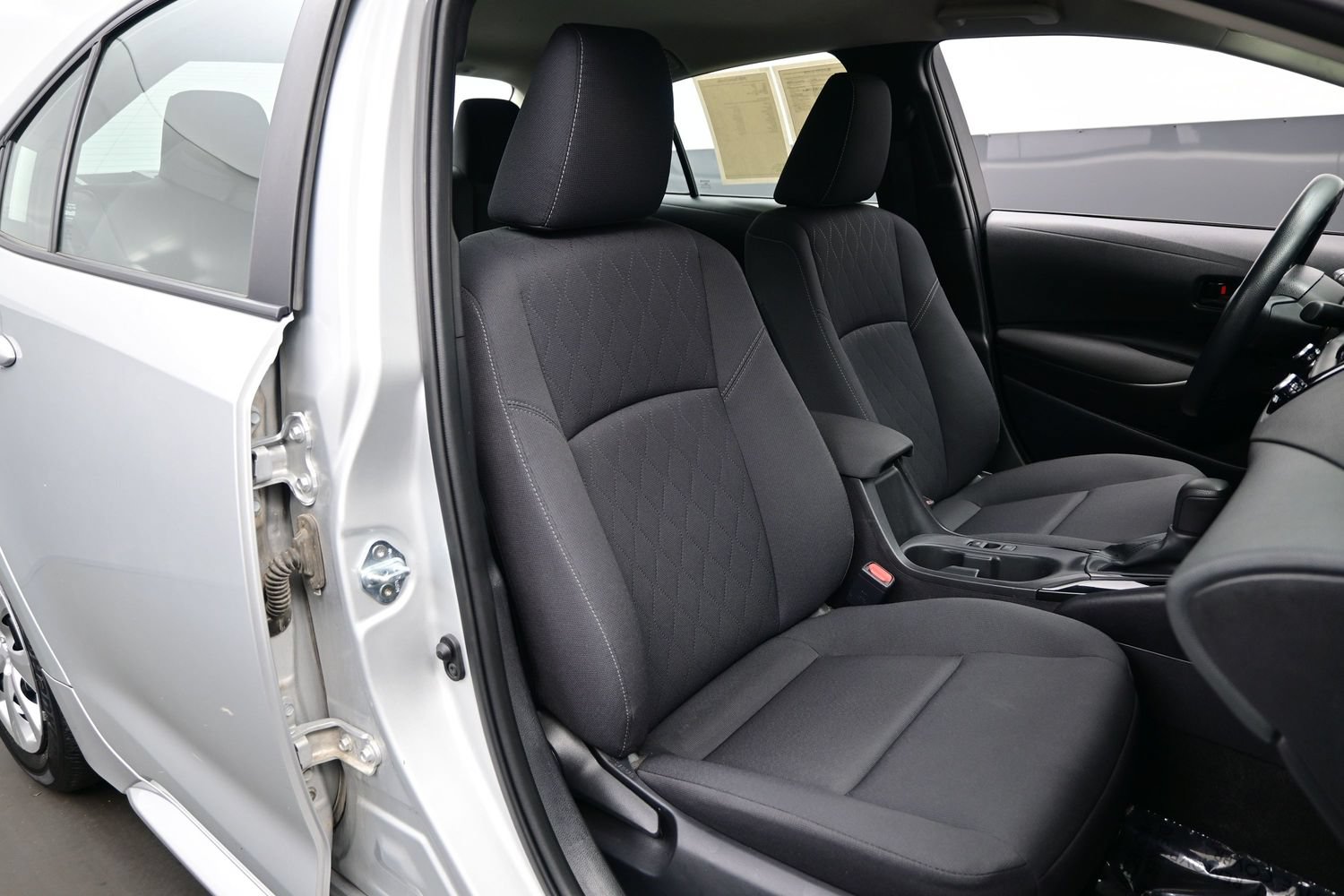 Used 2025 Toyota Corolla LE FWD image 13