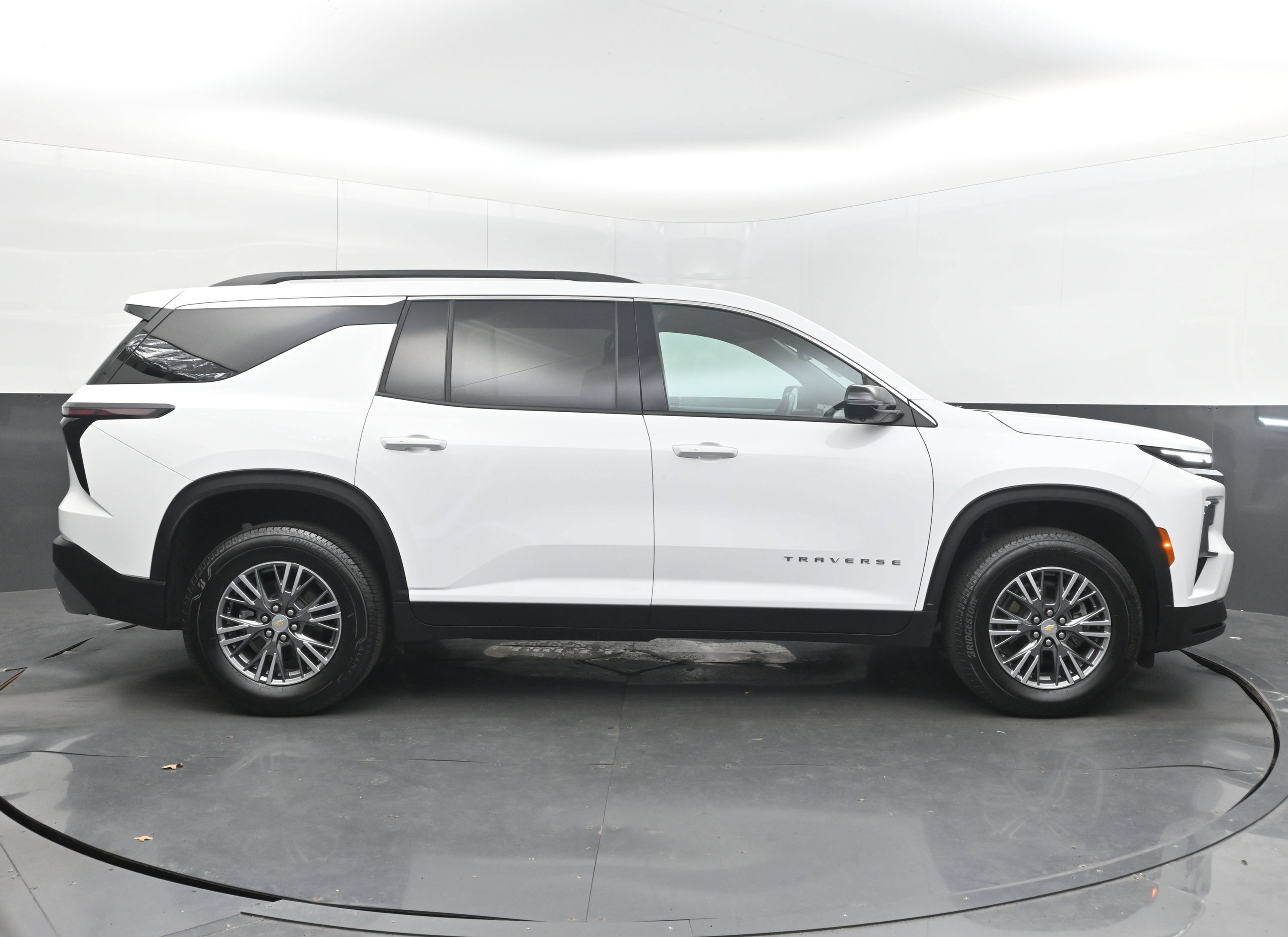 Used 2026 Chevrolet Traverse LT w/ Driver Confidence Package FWD image 10