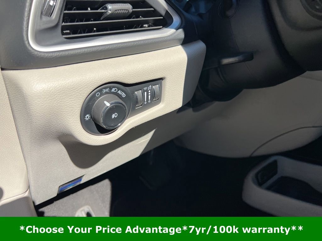 Certified 2023 Chrysler Pacifica Touring-L image 41