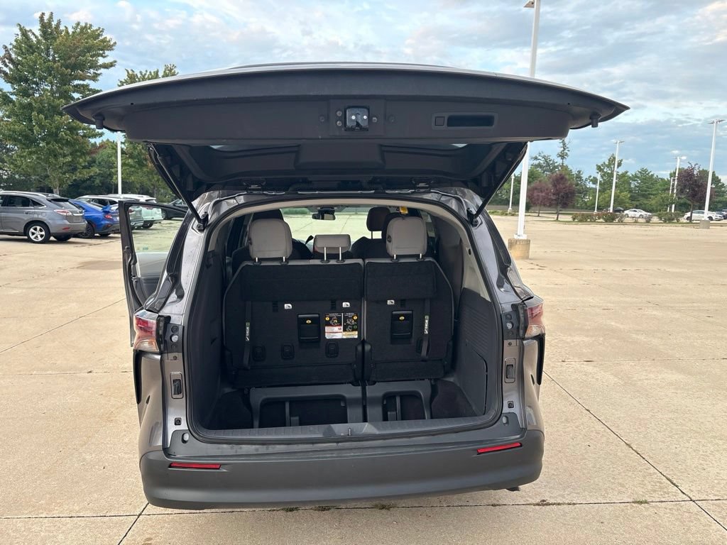 Used 2023 Toyota Sienna LE FWD image 25