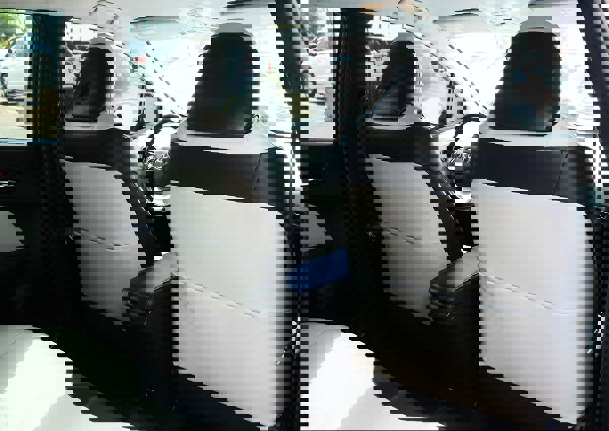 Used 2016 Toyota Prius Three Touring FWD image 28