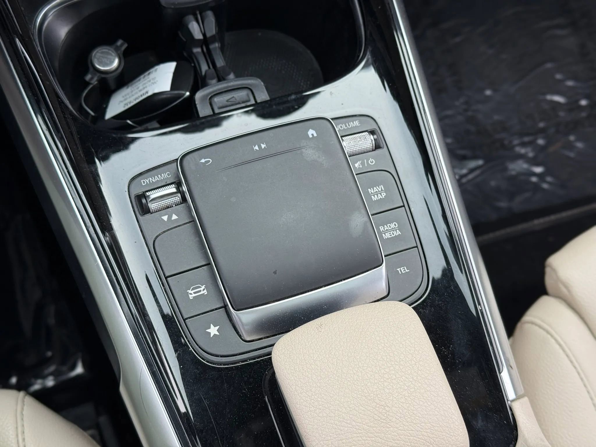 Used 2021 Mercedes-Benz GLB 250 4MATIC w/ Premium Package image 24