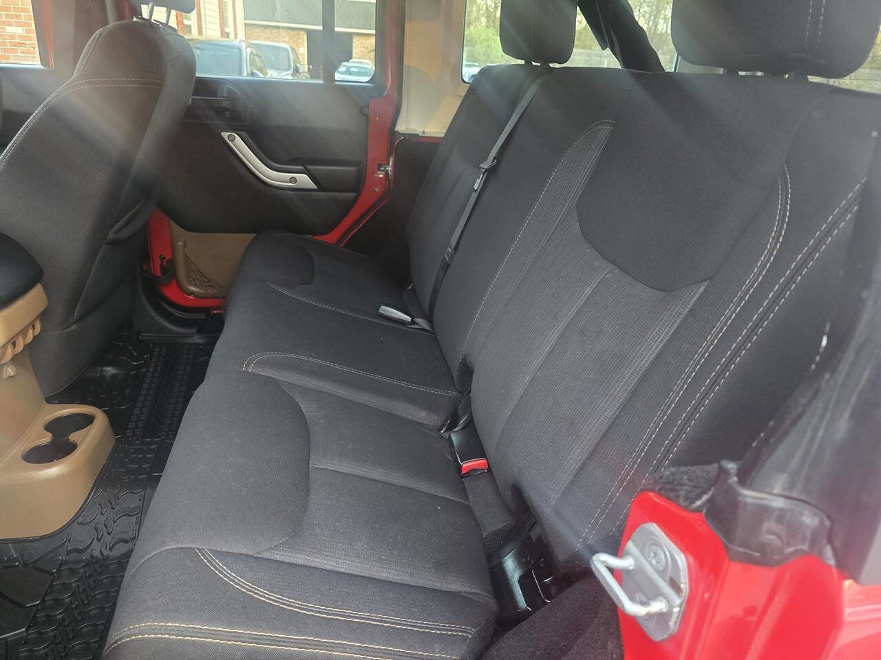 Used 2014 Jeep Wrangler Unlimited Sahara image 21