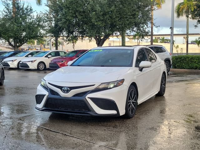 Used 2023 Toyota Camry SE FWD image 2