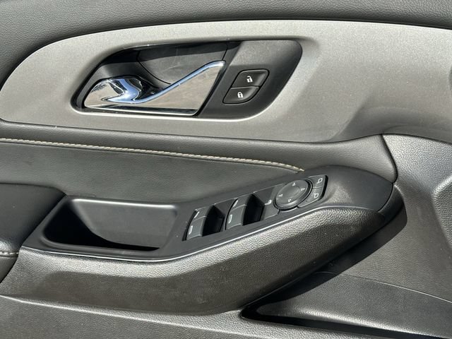 Used 2021 Chevrolet Traverse LS FWD image 23