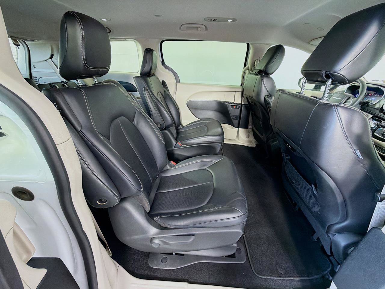 Used 2024 Chrysler Pacifica Limited FWD image 40