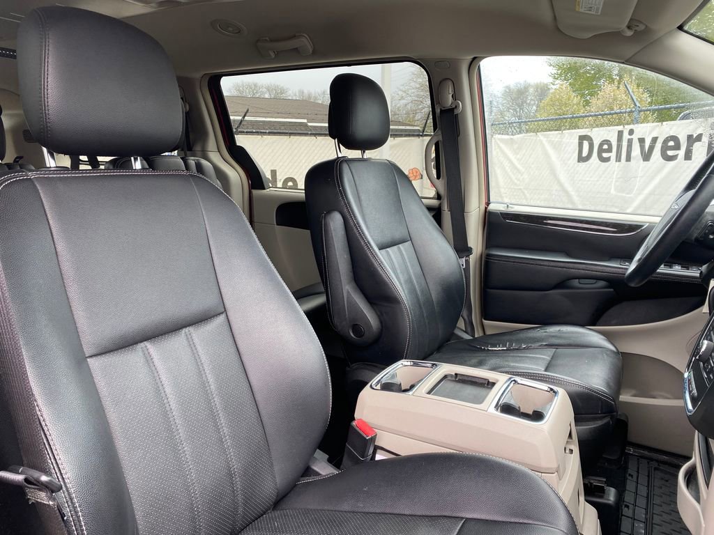 Used 2012 Chrysler Town & Country Touring-L w/ Driver Convenience Group FWD image 17