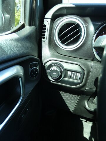 Used 2020 Jeep Wrangler Unlimited Sahara AWD/4WD image 22