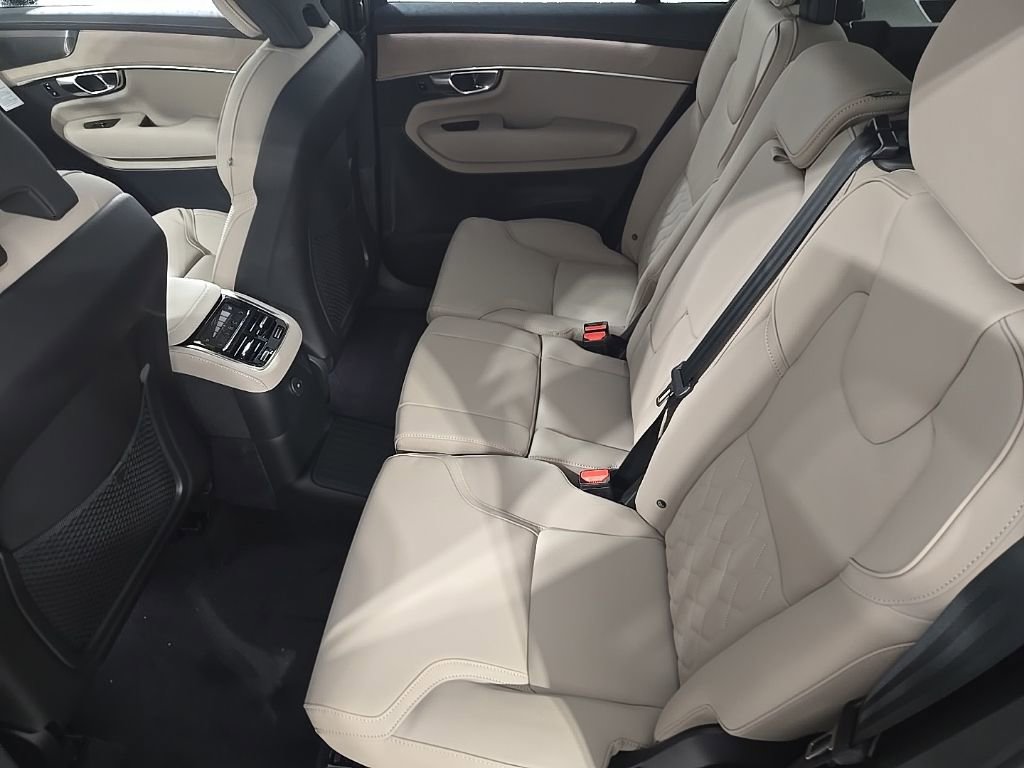 New 2026 Volvo XC90 T8 Plus w/ Protection Package Premier image 21