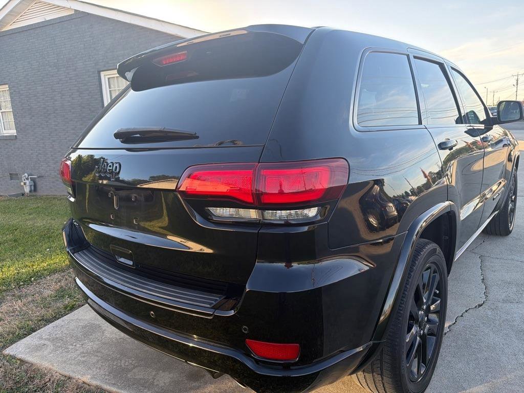 Used 2018 Jeep Grand Cherokee Altitude AWD/4WD image 8