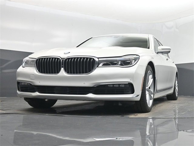 Used 2017 BMW 750i image 51