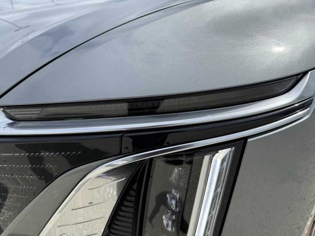 Certified 2025 Cadillac Lyriq Luxury w/ LPO, Floor Liner Package AWD/4WD image 9