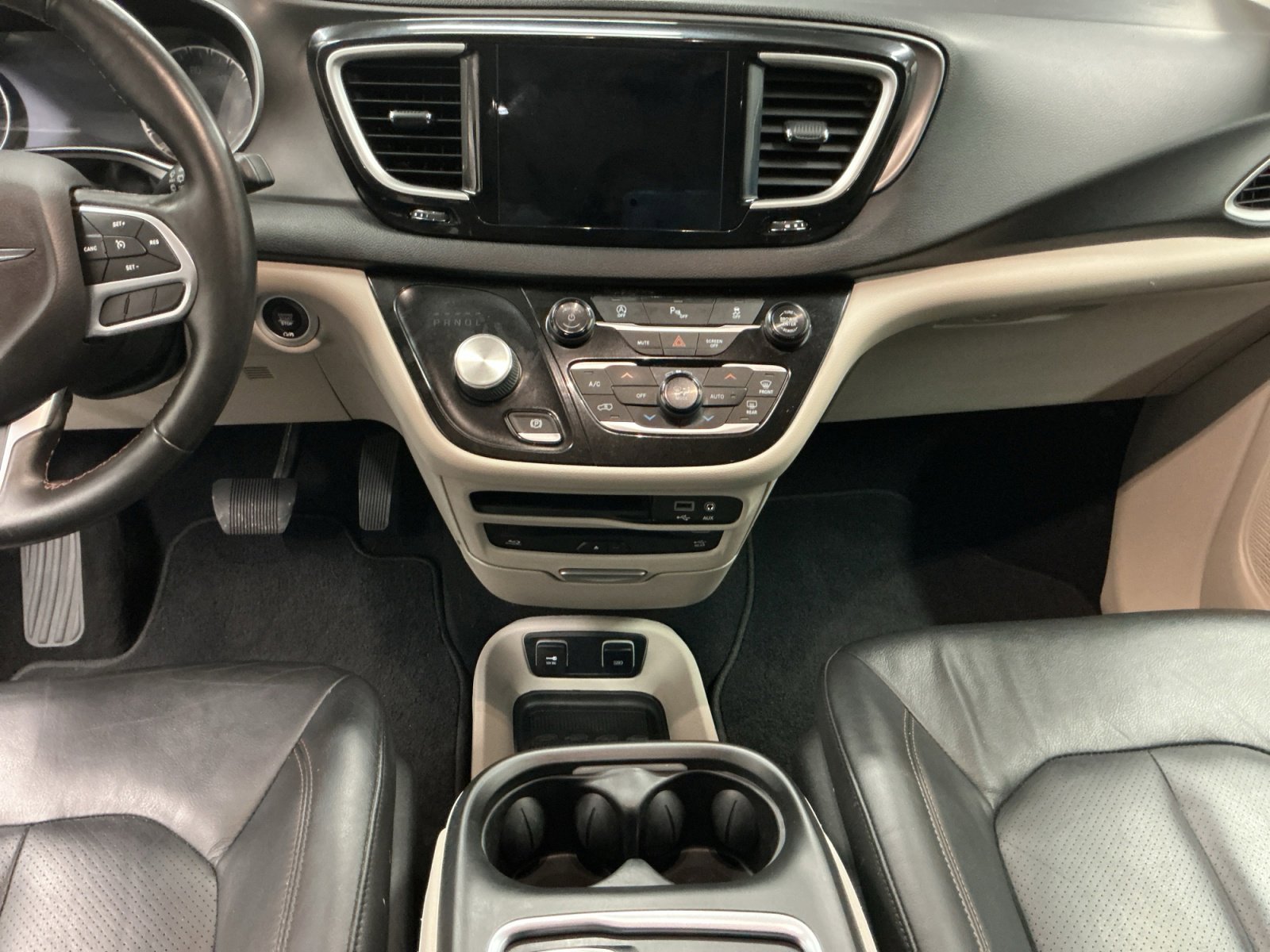 Used 2020 Chrysler Pacifica Touring-L Plus image 11