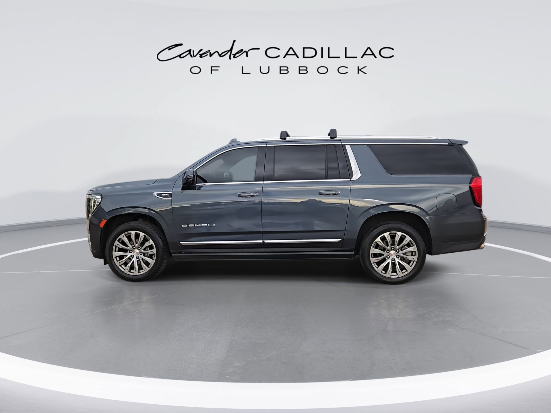 Used 2021 GMC Yukon XL Denali w/ Denali Premium Package AWD/4WD image 5