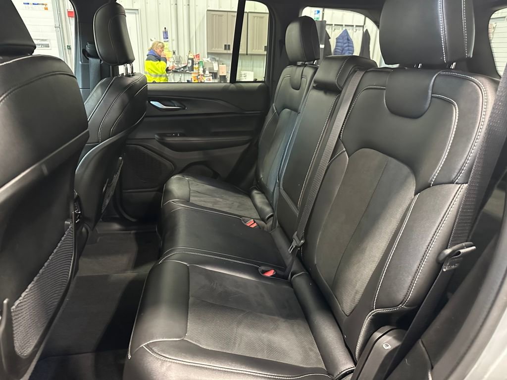 Used 2024 Jeep Grand Cherokee Altitude image 29