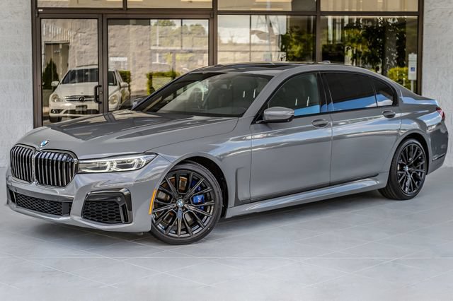 Used 2022 BMW 740i w/ M Sport Package RWD image 2