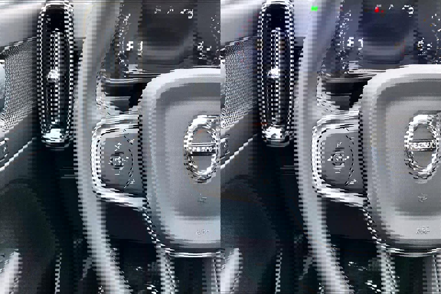 Used 2026 Volvo XC40 B5 Core w/ Climate Package image 23