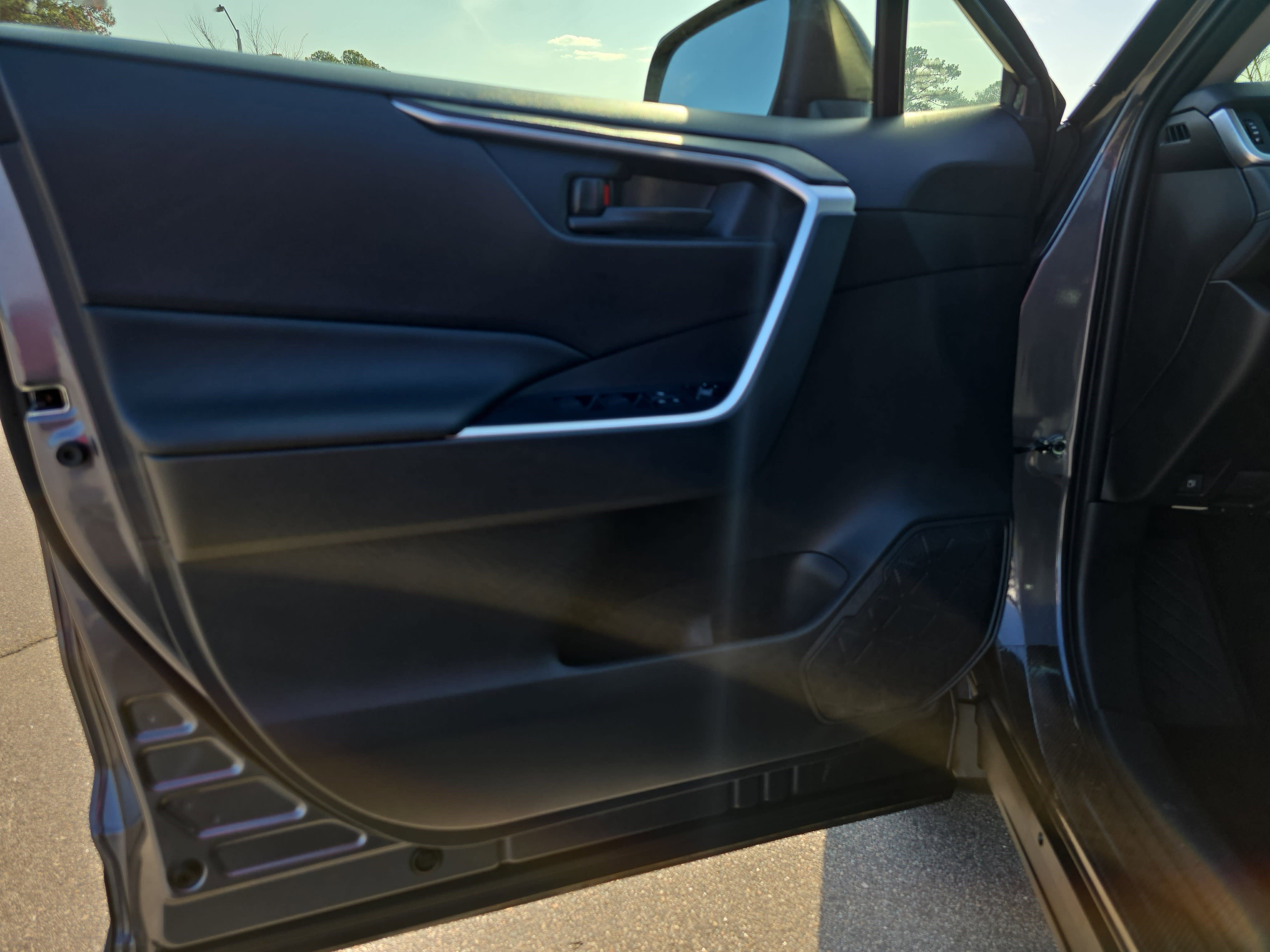 Used 2024 Toyota RAV4 LE image 27