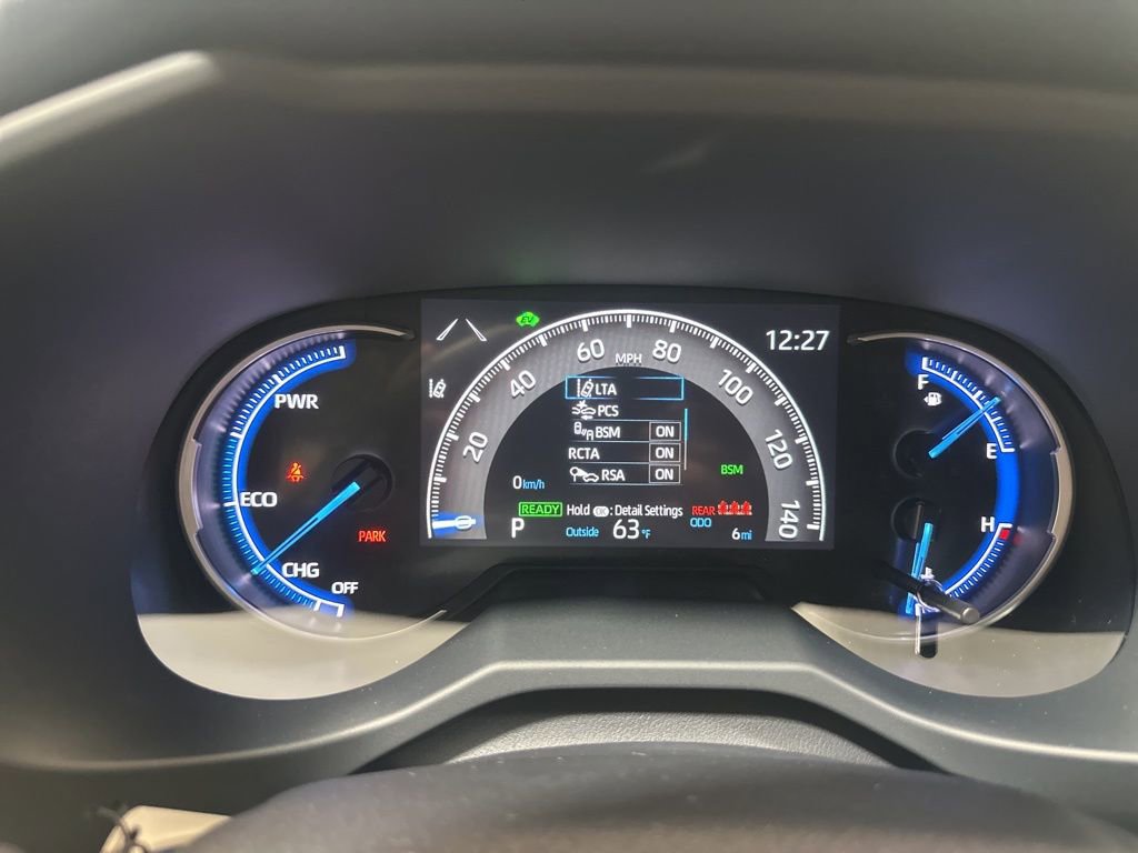 Used 2025 Toyota RAV4 SE image 24