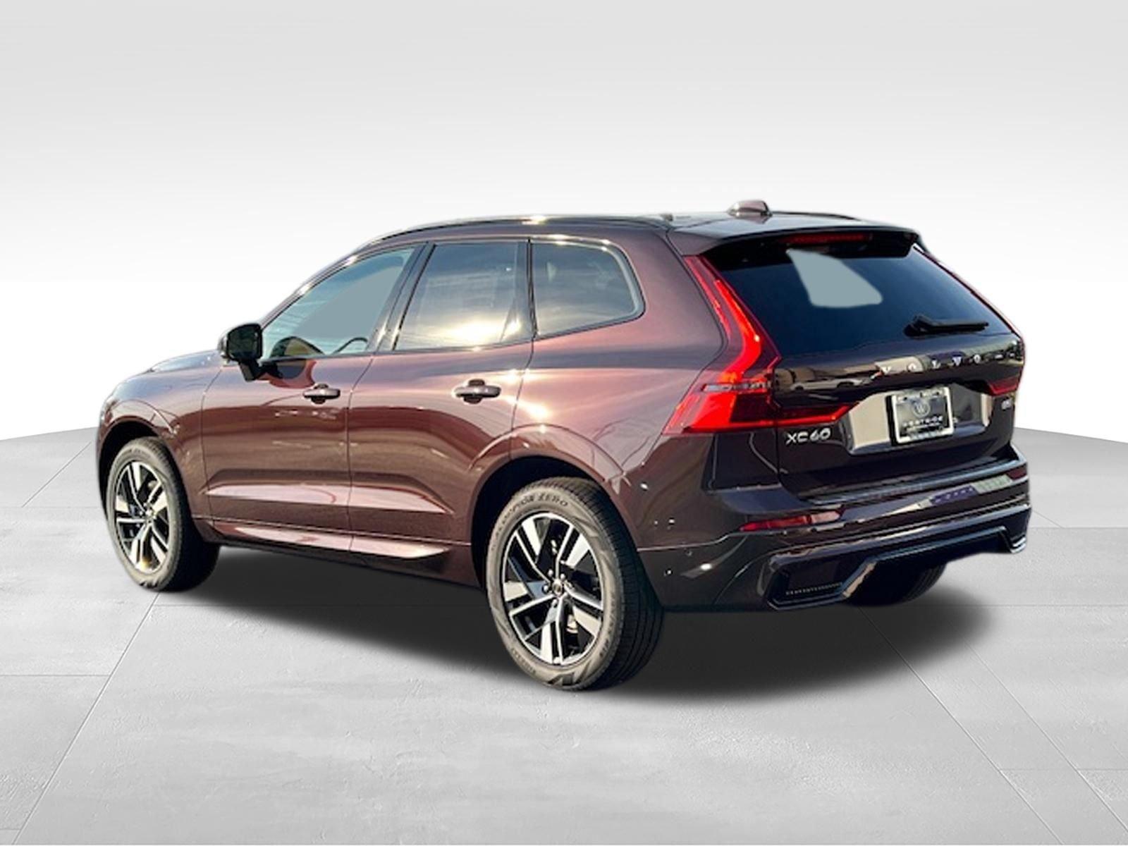 New 2026 Volvo XC60 B5 Plus w/ Protection Package Premier AWD/4WD image 4