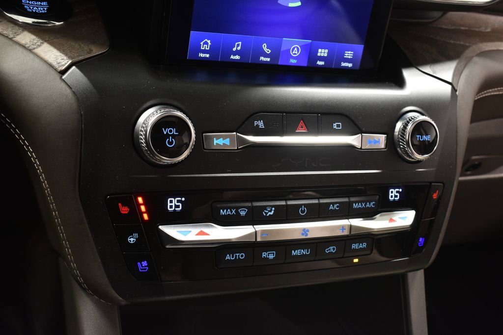Used 2020 Ford Explorer Platinum w/ Premium Technology Package image 24