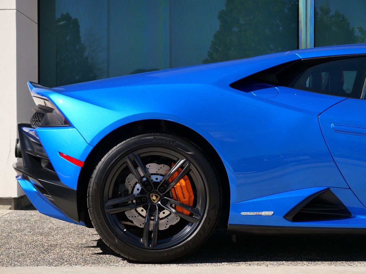 Used 2020 Lamborghini Huracan EVO image 12